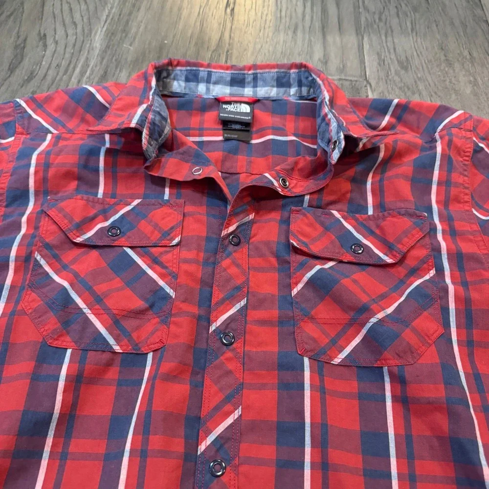 The North Face‎ Mens Large Plaid Button Down Short Sleeve Shirt Red Blue Casual